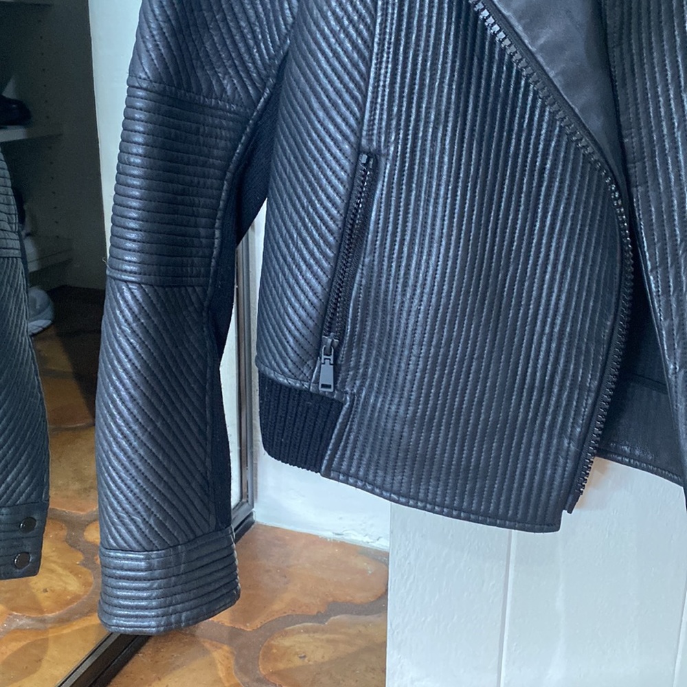 Ellie Tahari leather Bomber Jacket Size Small - Picture 4 of 14